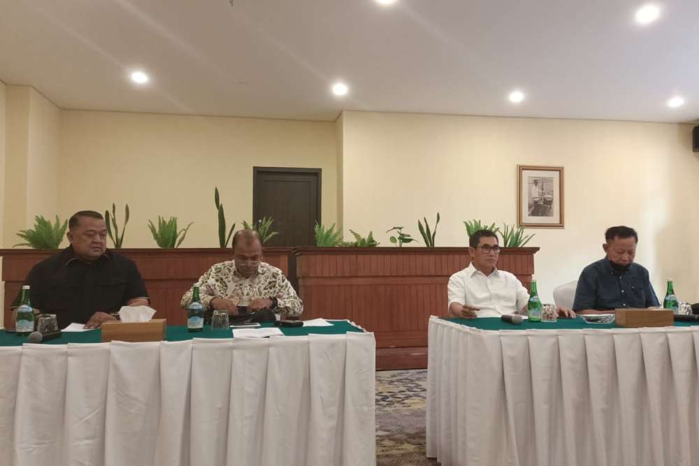Tim kuasa hukum PT Indobuildco milik Pontjo Sutowo menggelar konferensi pers terkait pengosongan paksa Hotel Sultan di Jakarta, Rabu (4/10/2023) - BISNIS/Ni Luh Anggela