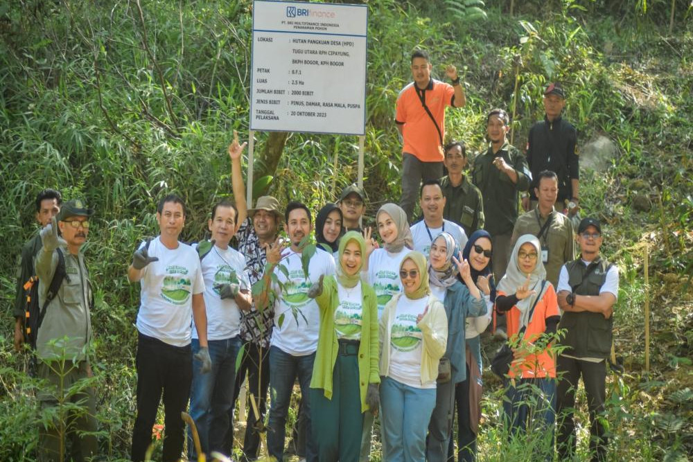 Dalam kegiatan yang bertema “Aksi Tanam Pohon Serentak, BRI Finance Dukung Indonesia Hijau”, Perseroan melibatkan seluruh karyawan se-Indonesia untuk berpartisipasi dalam aksi menanam pohon produktif/BRI Finance