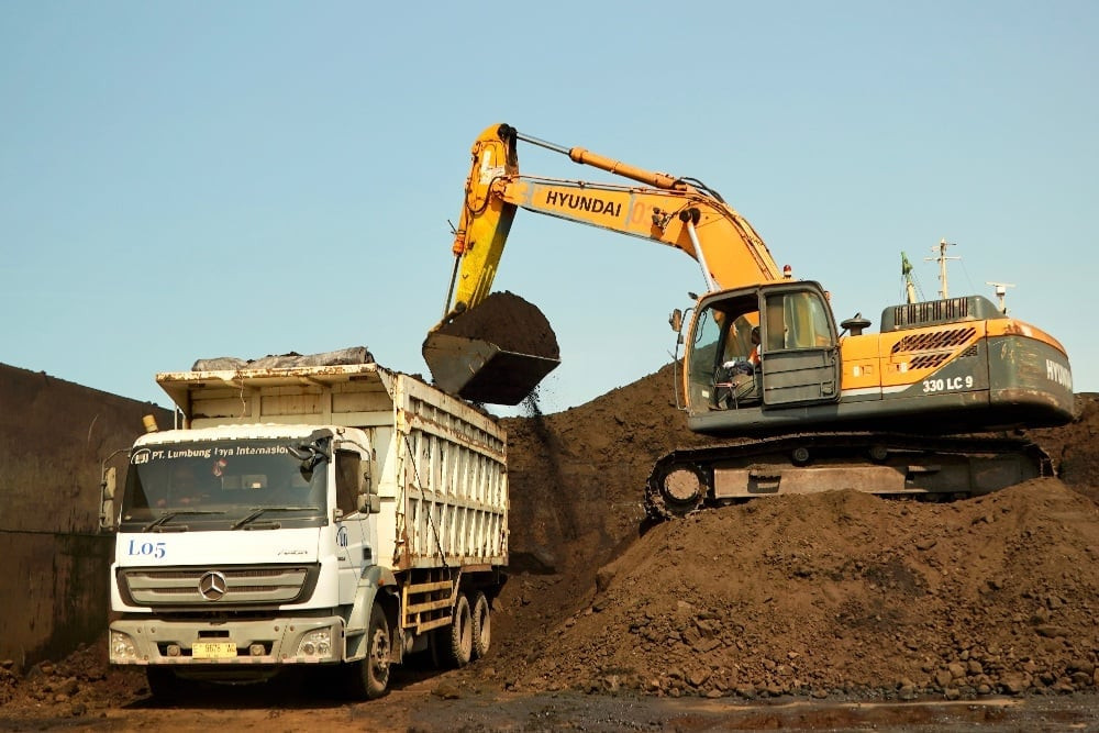  Truck Sales Plunge as Commodity Prices Drop