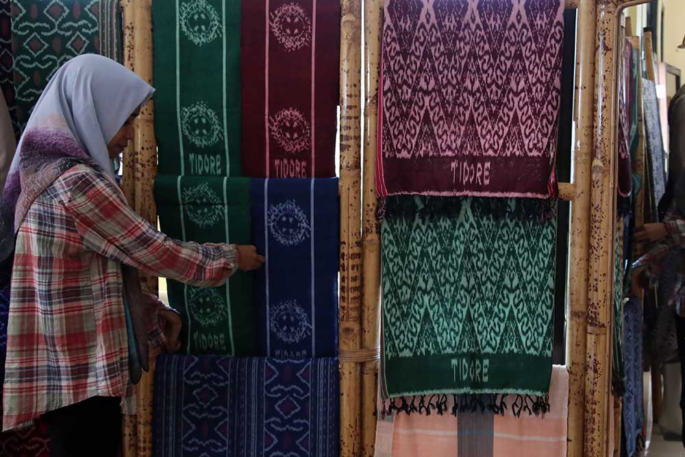  Melihat Produksi Kain Tenun di Kota Tidore Kepulauan