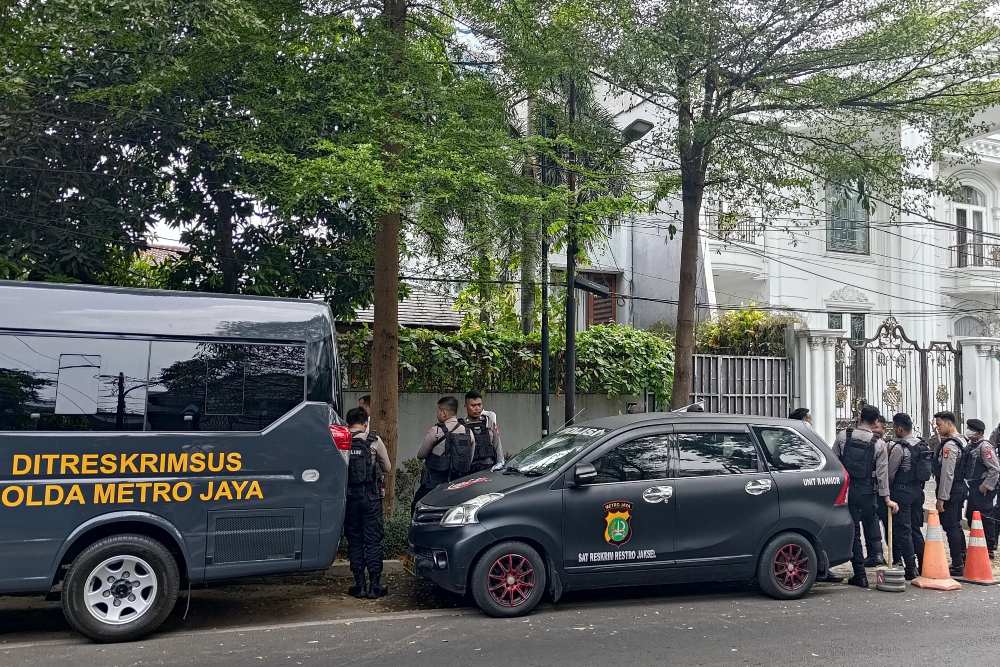  Penyidik Polri Bawa Koper ke Rumah Ketua KPK Firli Bahuri