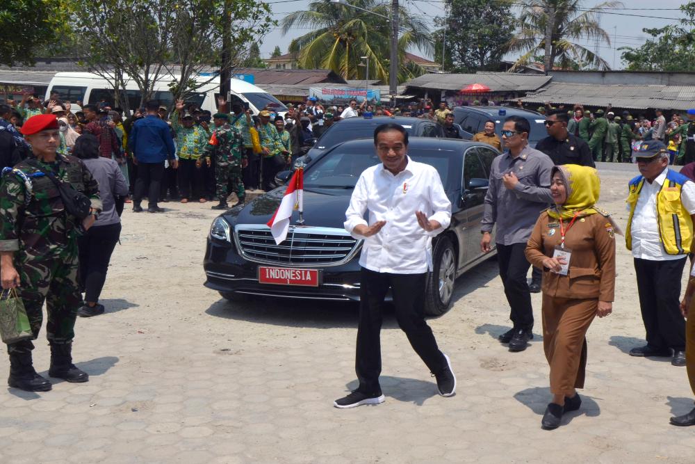  Tinjau Perbaikan Jalan di Lampung Tengah, Jokowi: Saya Bisa Tidur Saking Mulusnya