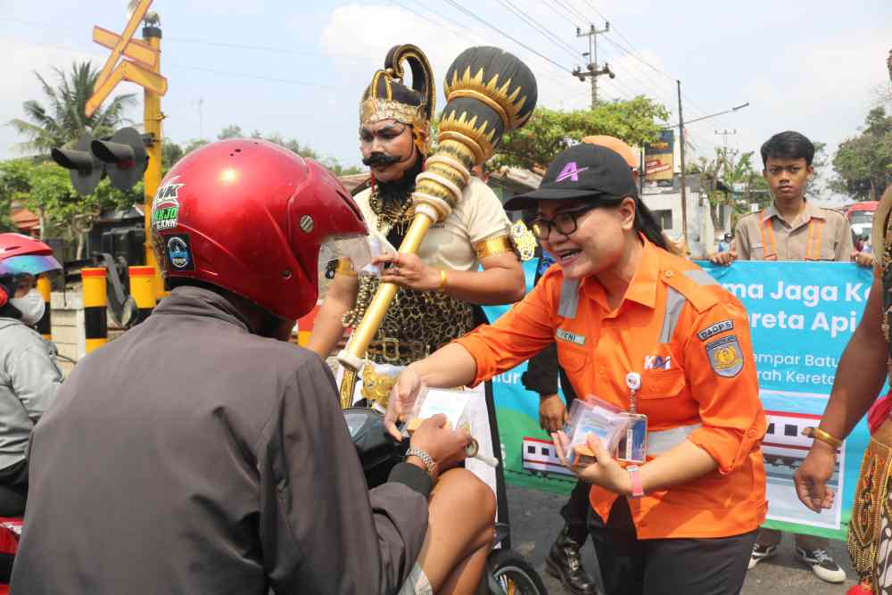  Maknai Sumpah Pemuda, KAI Rangkul Generasi Muda Tingkatkan Keselamatan di Pelintasan Kereta