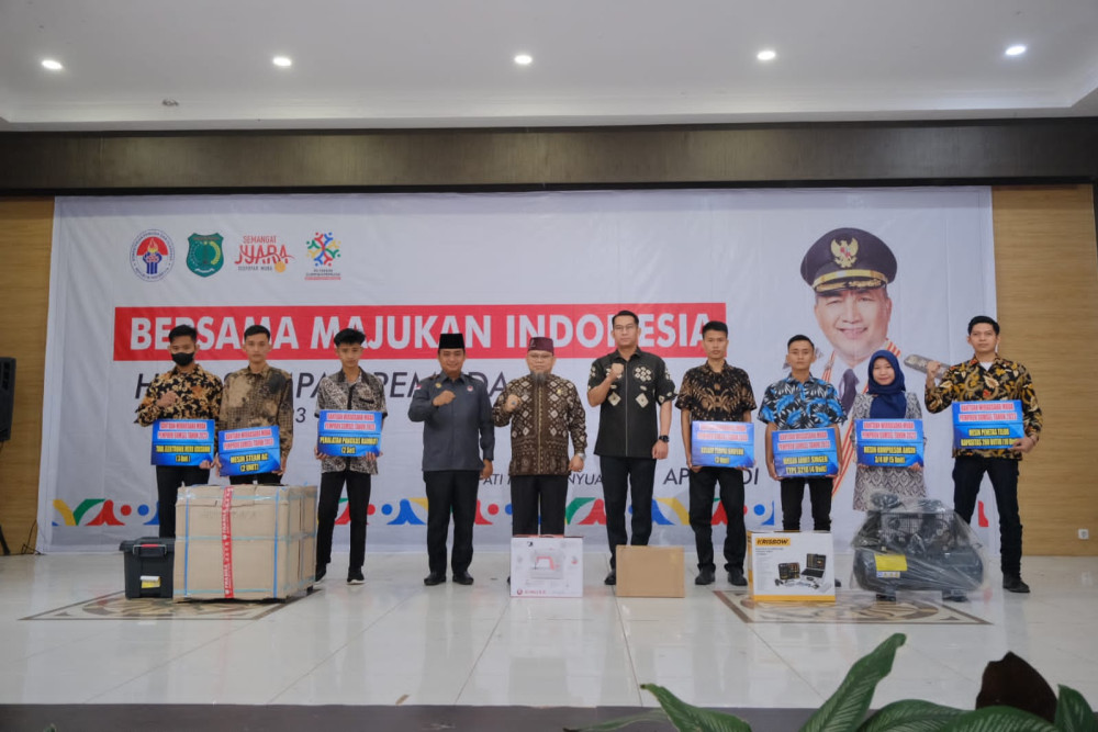  Hari Sumpah Pemuda ke-95, Pemkab Muba Serahkan Bantuan bagi Wirausaha Muda
