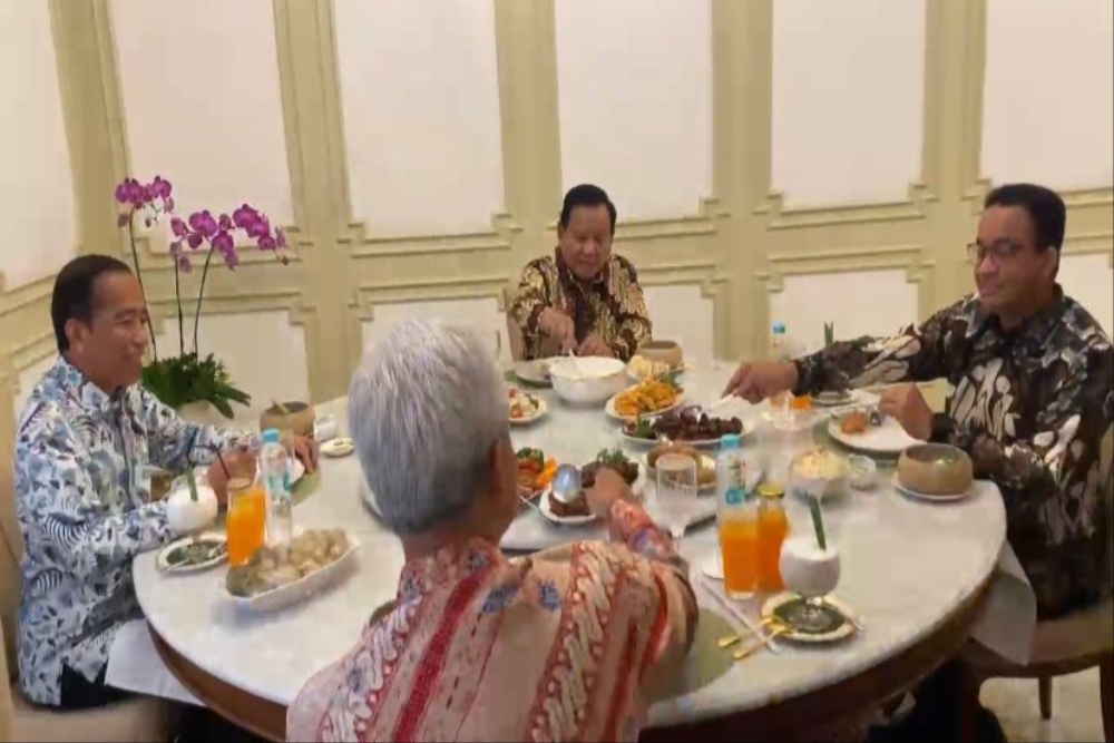  Potret Jokowi Makan Siang Bareng Anies, Ganjar dan Prabowo di Istana