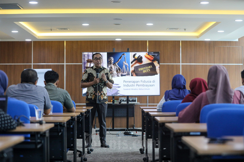  Ketua Umum APPI Suwandi Wiratno Bahas Isu-Isu Terkini di Industri Pembiayaan saat Acara Diskusi Pakar di Bisnis Indonesia