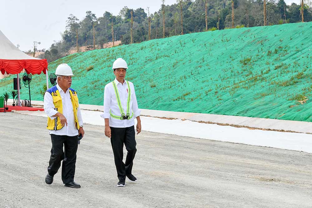  Presiden Joko Widodo Tinjau Pembangunan Jalan Tol Yang Menghubungkan Balikpapan ke Kawasan IKN