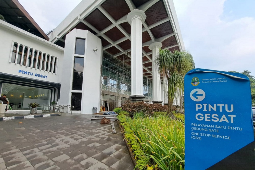  Renovasi Atap Masjid Gedung Sate Makan Korban, Pekerja Patah Kaki Jatuh dari Ketinggian