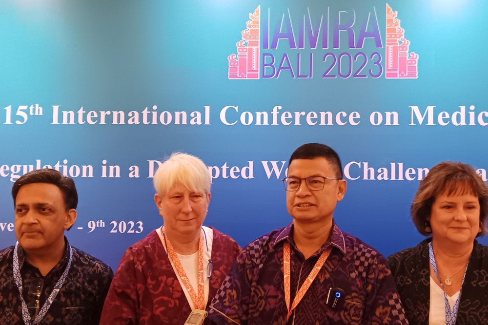 Ketua Dewan Kedokteran Indonesia Taruna Ikrar (kedua kanan) saat mengikuti International Conference on Medical Regulation di Nusa Dua, Selasa (7/11/2023).