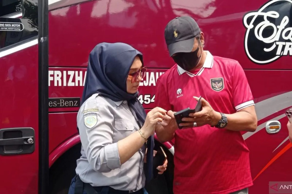  Shuttle Bus Piala Dunia U-17 2023 ke Stadion Gelora Bung Tomo Ramai