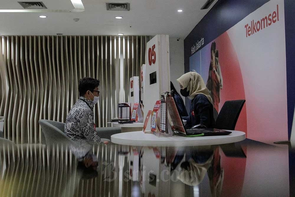  Telecom Companies Target Year-End Profits