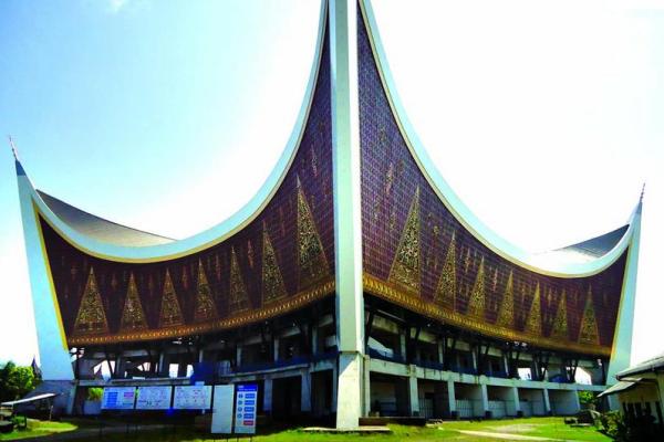 Masjid Raya Sumatera Barat atau juga dikenal sebagai Masjid Mahligai Minang adalah salah satu masjid terbesar di Indonesia yang terletak di Kecamatan Padang Utara, Kota Padang, Provinsi Sumatera Barat./ simbi.kemenag.go.id