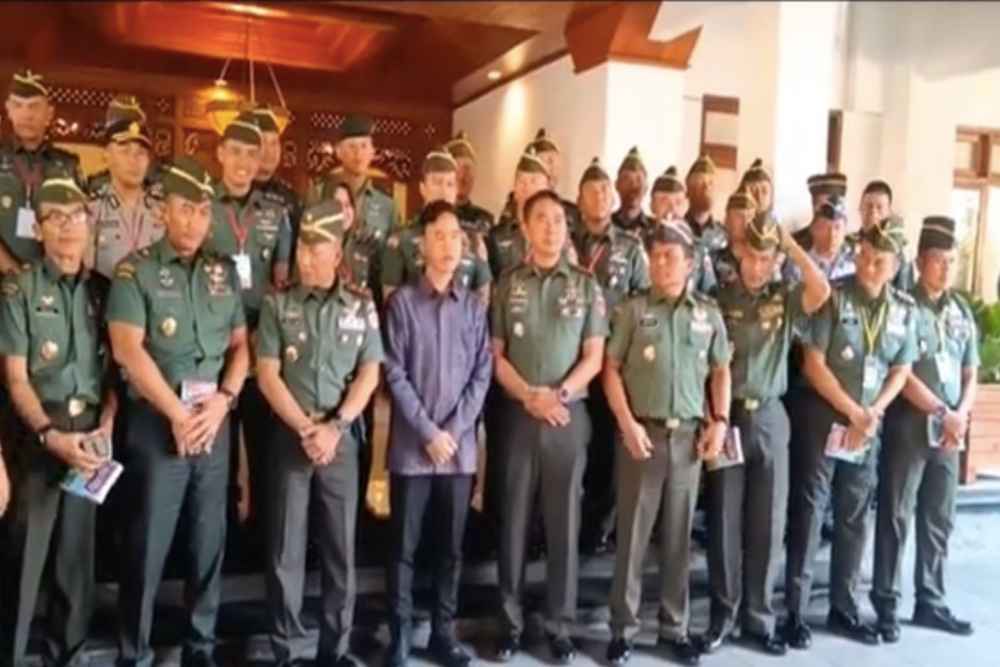  Isu Netralitas Aparat Panas, Foto Gibran dengan Puluhan Perwira Viral, TNI AD Beri Penjelasan