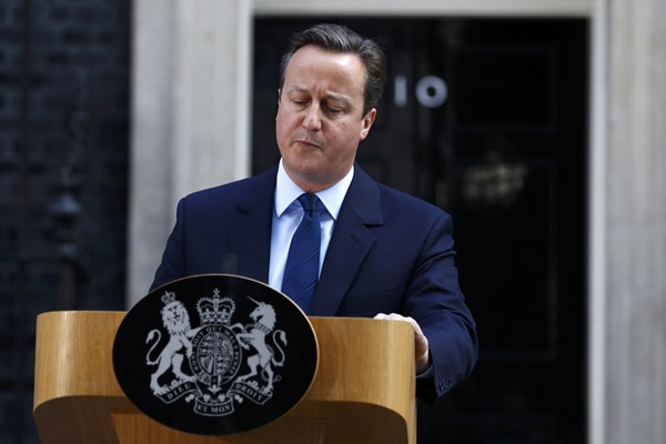 Perdana Menteri Inggris David Cameron berbicara di depan rumah di Jalan Downing No.10 London, sesaat setelah Inggris memutuskan keluar dari Uni Eropa/Reuters