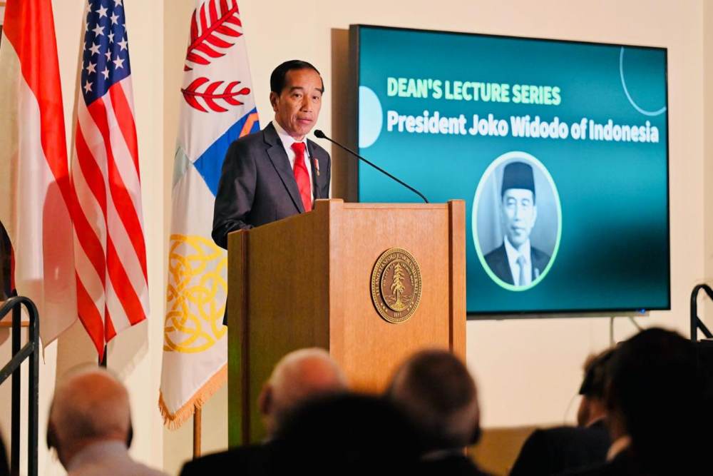 Presiden Jokowi menyampaikan kuliah umum di Stanford University, San Fransisco, Amerika Serikat, pada Rabu (15/11/2023). (Foto: BPMI Setpres/Laily Rachev).