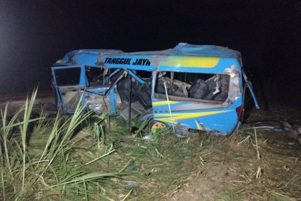  Kecelakaan KA Probowangi dengan Minibus, Korban Meninggal Sudah Dievakuasi