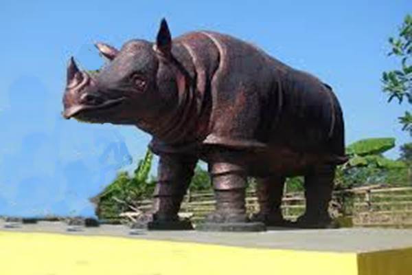 Patung badak Jawa (Rhinocerus Sondaicus)/intlrhinofoundation.wordpress.com-rekafoto