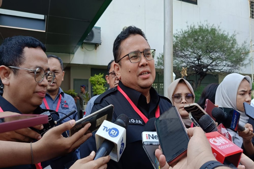 Ketua Badan Pengawas Pemilihan Umum (Bawaslu) Rahmat Bagja memberi keterangan mengenai penyelenggaraan pemilu 2024 saat berada di RSPAD Gatot Subroto Jakarta, Sabtu (21/10/2023). JIBI/Bisnis-Erta Darwati.