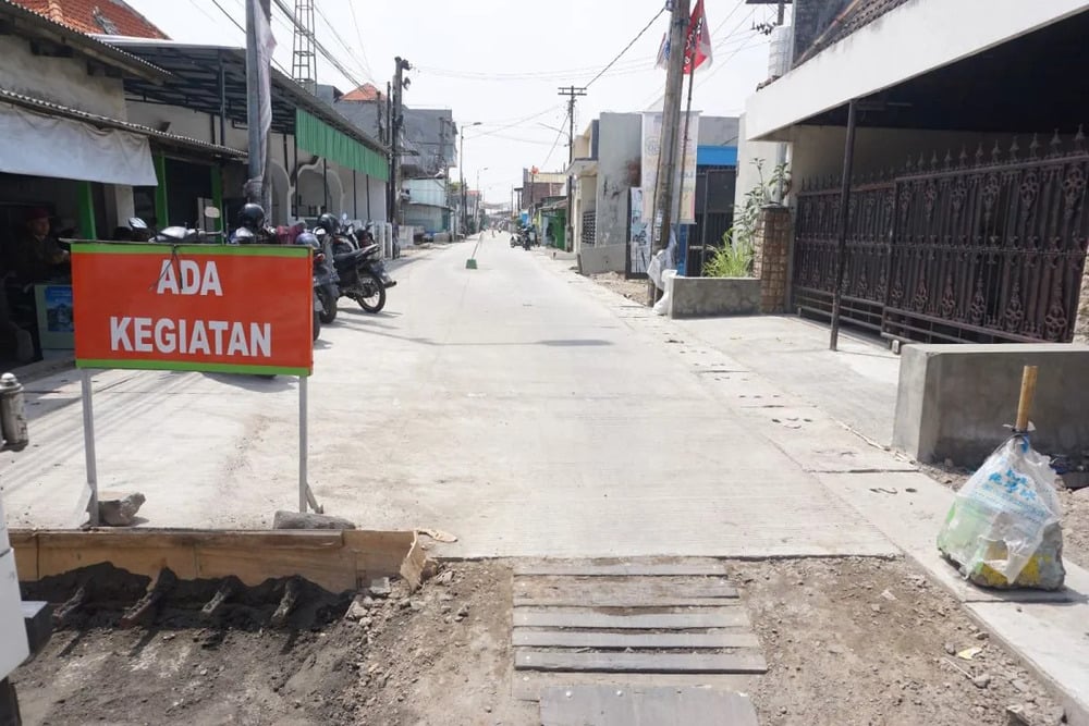  Pembangunan Jalan Beton di Tropodo Dipercepat