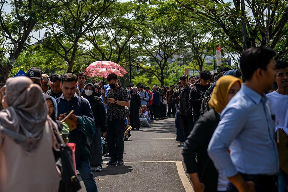  Ribuan Pencari Kerja Ikuti Bursa Kerja di Kiara Artha Park Bandung