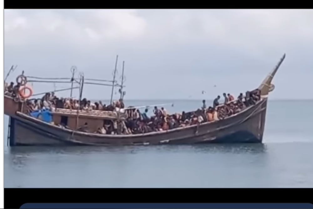 Pengungsi Rohingnya naik kapal kayu mau berlabuh di Aceh/tangkapan layar Instagram