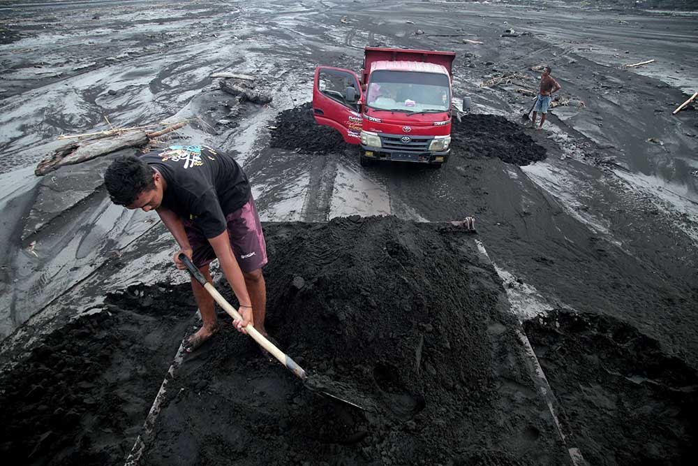  Gunung Dukono Berstatus Waspada, Penambang Pasir di Jalur Lahar Diminta Selalu Waspada