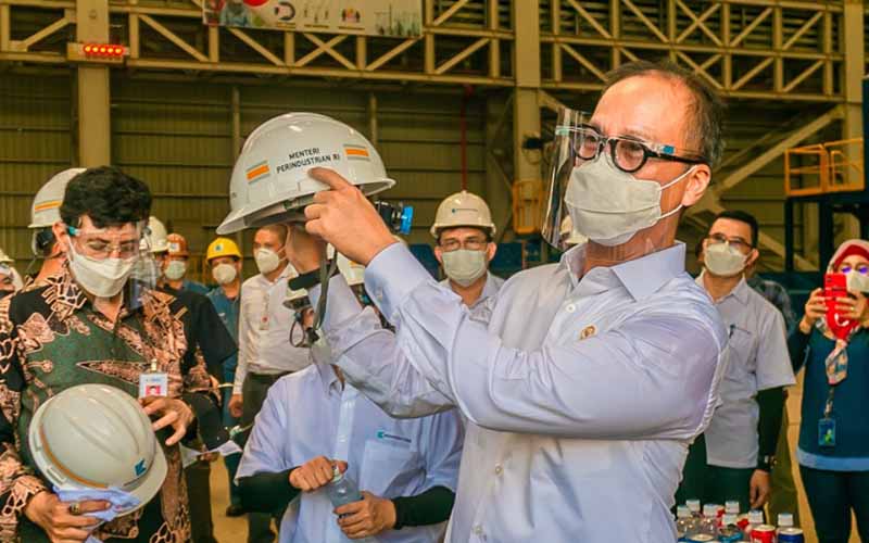 Menteri Perindustrian Agus Gumiwang Kartasasmita saat mengunjungi pabrik HSM 2 milik PT Krakatau Steel (Persero) Tbk. /Kementerian Perindustrian