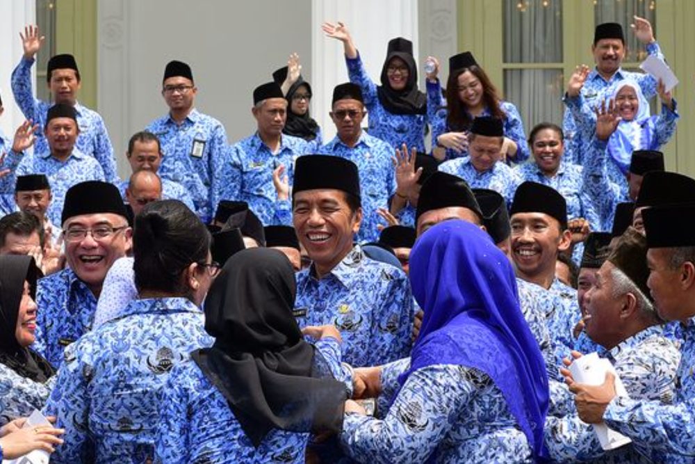 Presiden Joko Widodo (Jokowi) bersama PNS yang tergabung dalam Korpri. Dok. Setkab RI.