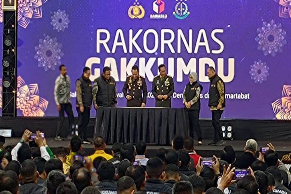 Kapolri Jenderal Listyo Sigit Prabowo dan Panglima TNI Agus Subiyanto di Rakornas Gakkumdu Bawaslu, Senin (27/11/2023). JIBI/Bisnis-Anshary Madya Sukma