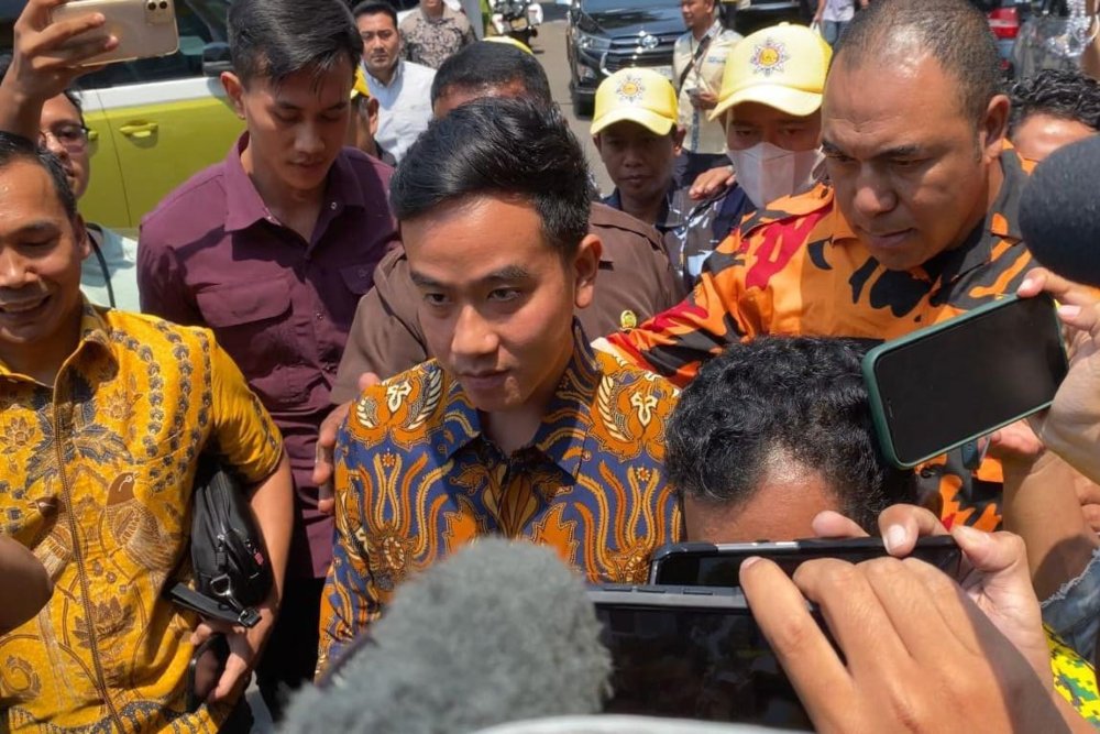 Gibran Rakabuming Raka tiba di kantor DPP Partai Golkar Anggrek Neli di Jakarta Barat, Sabtu (21/10/2023). JIBI/Bisnis-Anshary Madya Sukma