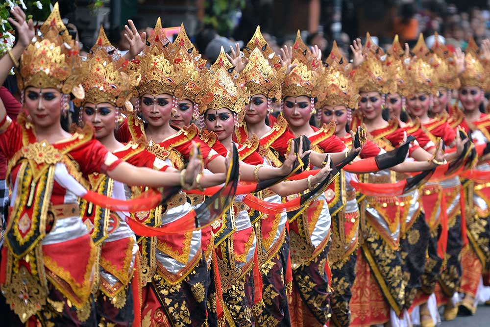  Ribuan Seniman Meriahkan HUT ke-530 Kota Tabana