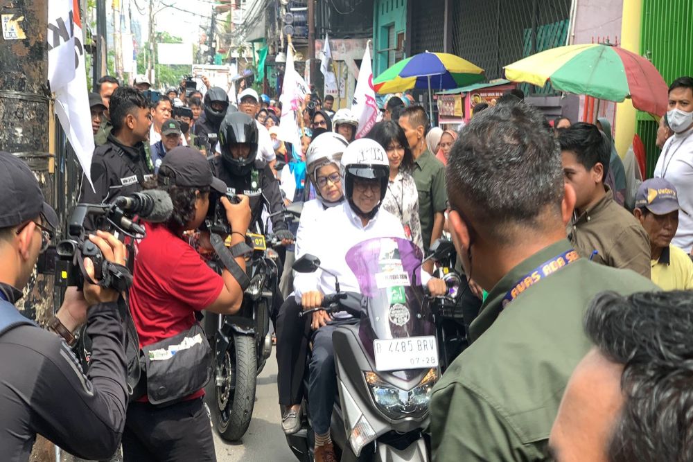  Sorak Sorai Warga Sambut Kedatangan Anies di Tanah Merah