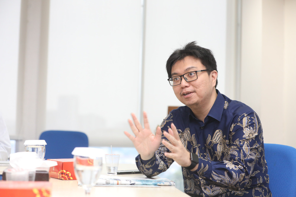 Ketua Yayasan Tarumanagara Ariawan Gunadi memberikan paparan saat berkunjung ke kantor redaksi Bisnis Indonesia, Jakarta, Selasa (28/11/2023). Bisnis/Abdurachman