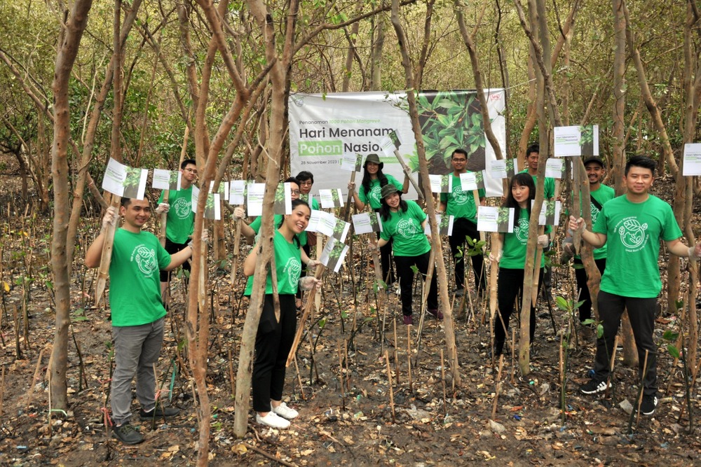 Foto: Tanam 1000 Pohon Mangrove, SPIL Mendukung Upaya Pelestarian Lingkungan