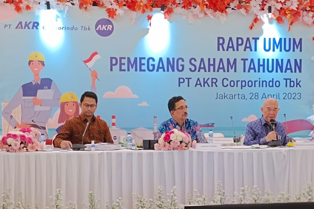 Paparan publik setelah Rapat umum pemegang saham tahunan (RUPST) PT AKR Corporindo Tbk. (AKRA) di AKR Tower Kebon Jeruk, Jakarta Barat, Jumat (28/4/2023). Bisnis-Rizqi Rajendra