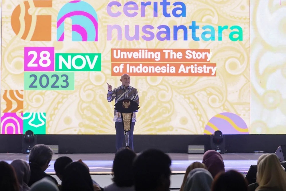 Menteri Koperasi dan UKM Teten Masduki memberikan pemaparan saat acara Cerita Nusantara 2023 di Jakarta, Selasa (28/11/2023)/Bisnis-Eusebio Chrysnamurti