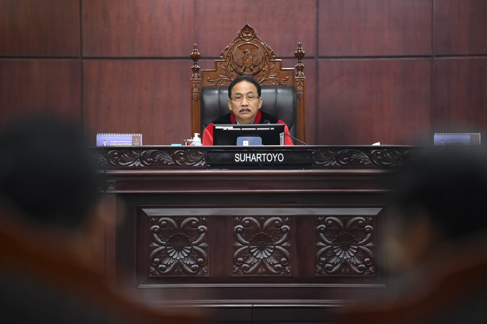 Ketua Hakim Konstitusi Suhartoyo memimpin jalannya sidang di Mahkamah Konstitusi (MK), Jakarta, Rabu (8/11/2023). ANTARA FOTO/M Risyal Hidayat/
