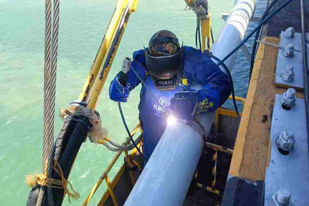  Proyek Saluran Kabel Tegangan Tinggi Jembatan Suramadu Rampung