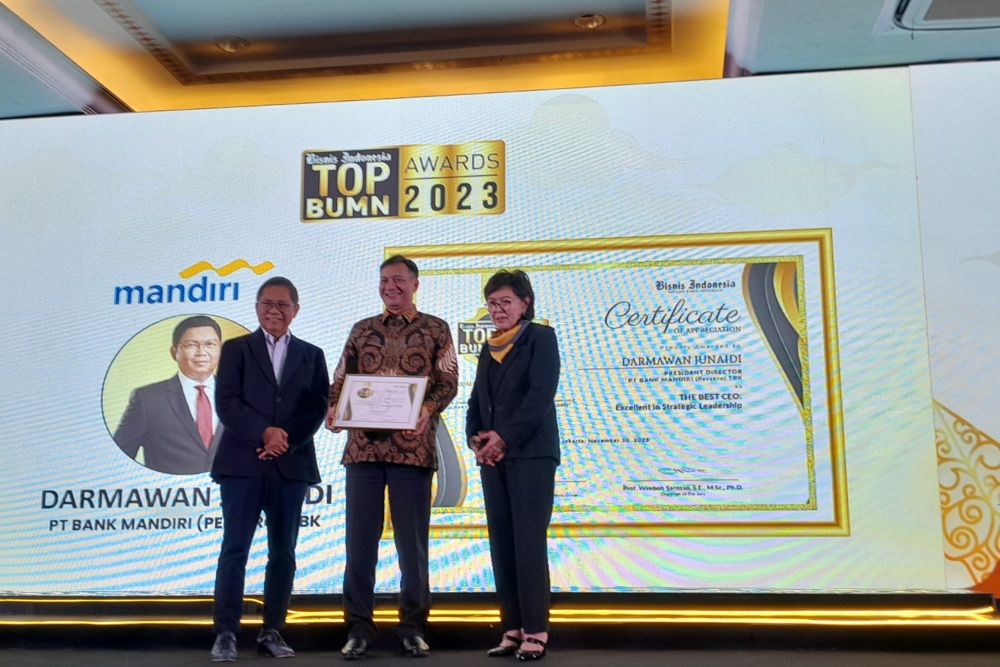  Dua Direktur Bank Mandiri (BMRI) Raih Penghargaan Bisnis Indonesia TOP BUMN Awards 2023