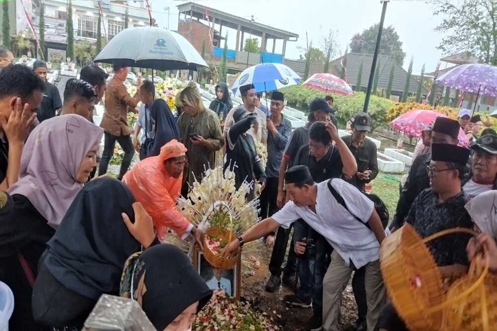 Mantan Wali Kota Batu Eddy Rumpoko dalam Kenangan Keluarga dan Kolega