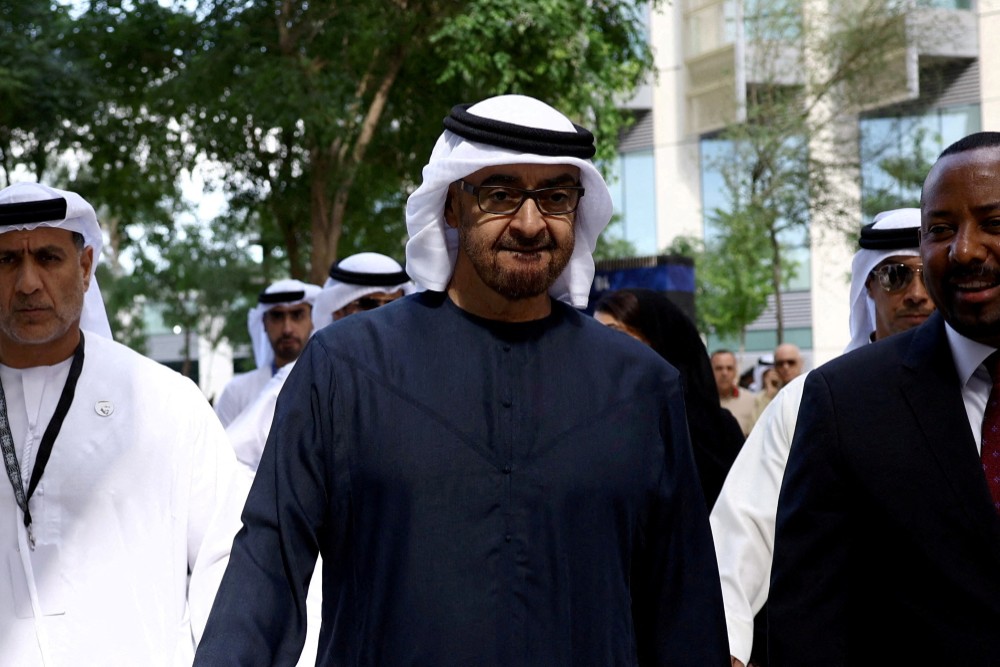 Presiden Uni Emirat Arab Sheikh Mohamed bin Zayed Al Nahyan tiba untuk menghadiri KTT Iklim Konferensi Perubahan Iklim PBB (COP28) di Dubai, Uni Emirat Arab, 30 November 2023. REUTERS/Amr Alfiky