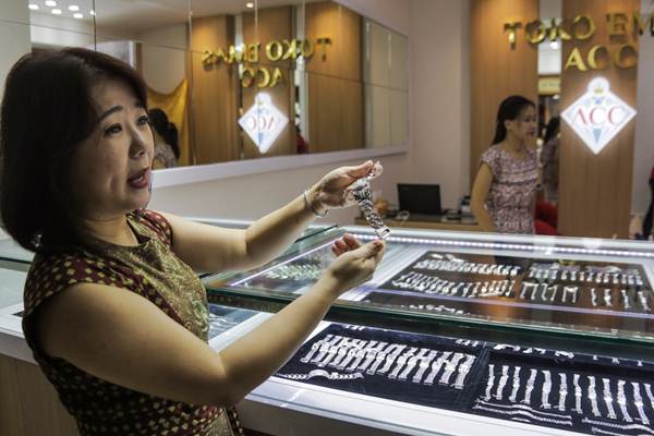  Kemilau Perhiasan Emas Picu Inflasi di Kota Cirebon