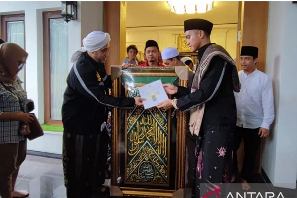  Habib Hussein Titip ke Kaesang Kain Penutup Makam Rasul untuk Presiden Jokowi