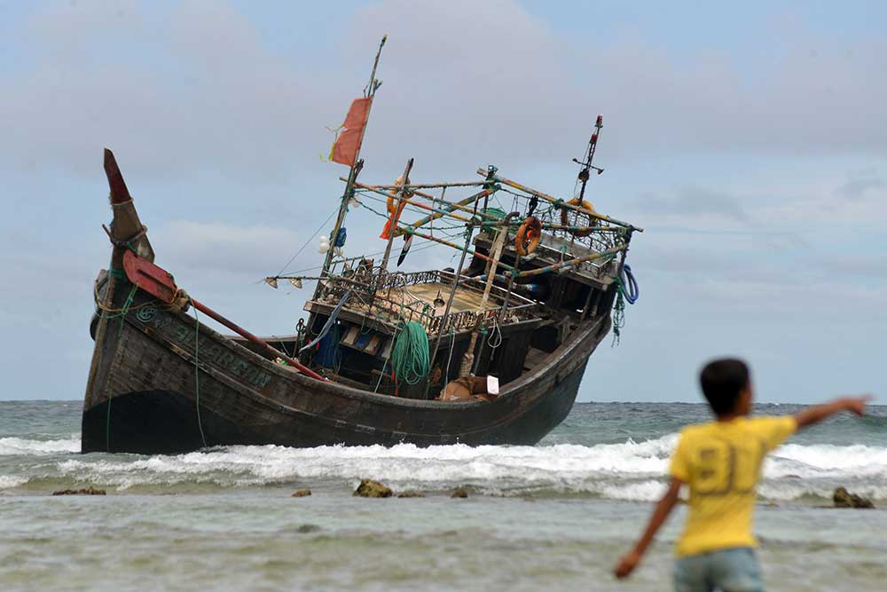  Kapal Yang Mengangkut Imigran Etnis Rohingya Terdampar di Pulau Sabang