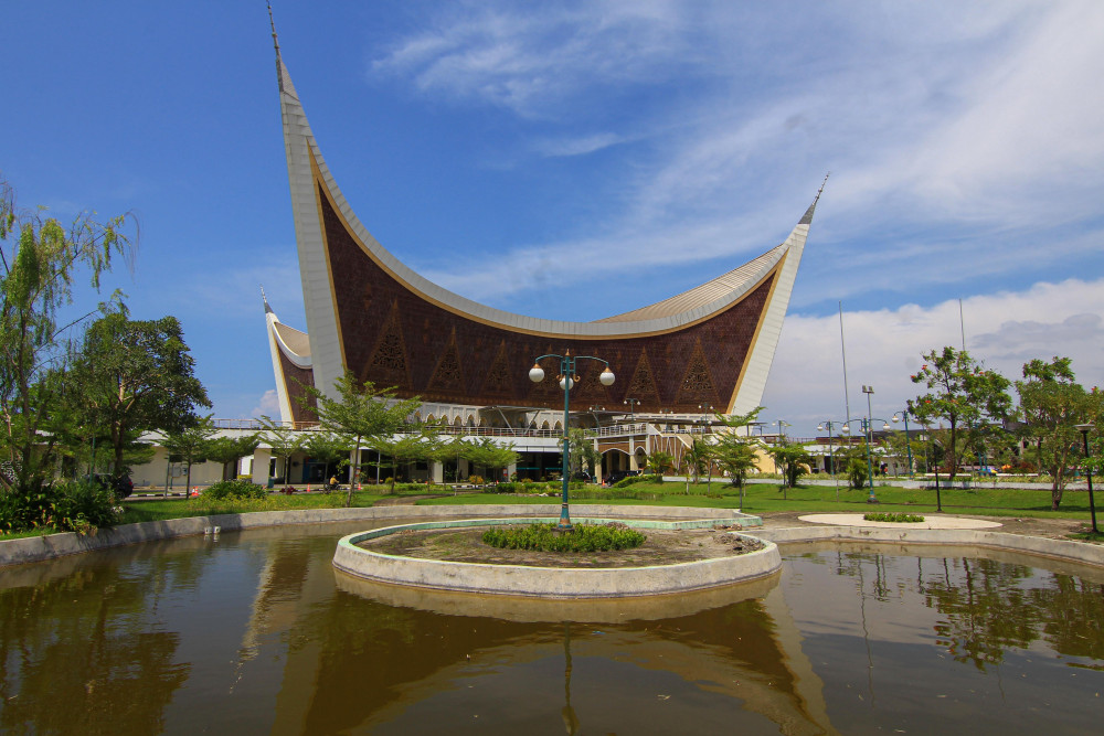  Pertama di Indonesia, Masjid Raya Sumbar Jadi Kawasan Halal Lifestyle