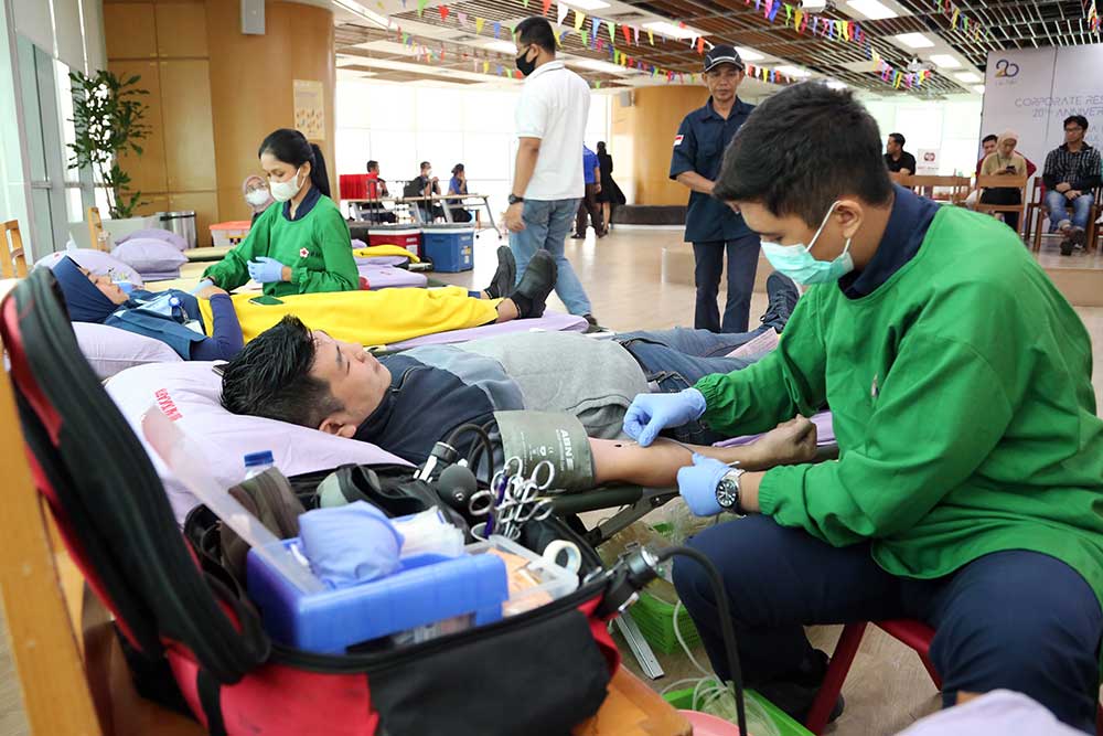  Ratusan Karyawan AXA Mandiri Donor Darah