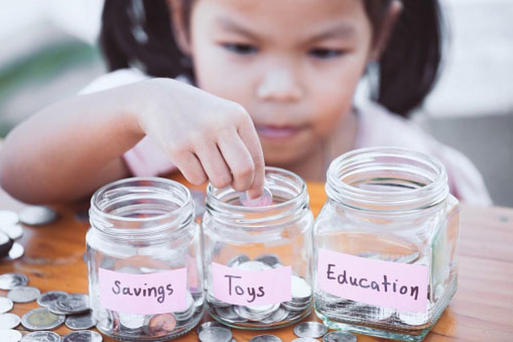 Tips mengajari anak menabung/Hmong Times