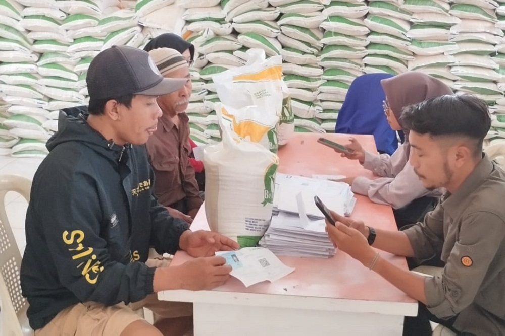 Perum Bulog memastikan masyarakat Jawa Barat masih akan diguyur Bantuan Pangan dari Pemerintah hingga akhir Desember 2023.