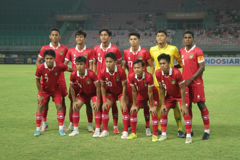 The results of the Indonesian national team are considered good, Jokowi is optimistic about the future of Indonesian football.