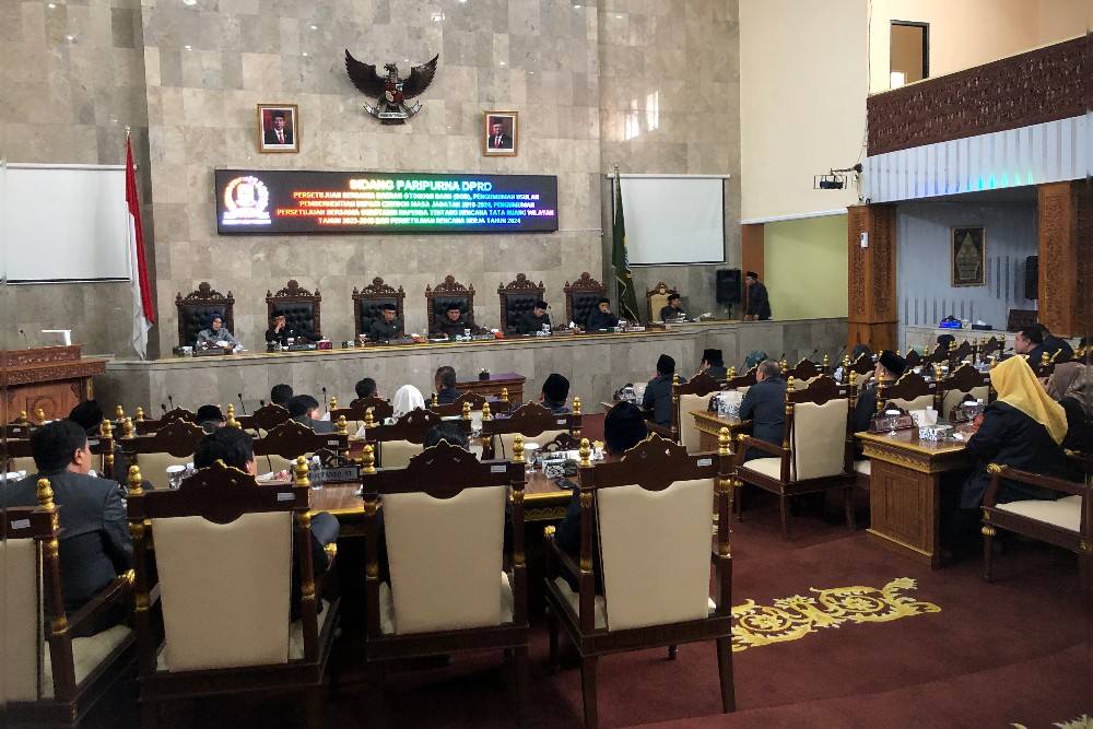  DPRD Kabupaten Cirebon Umumkan Usulan Pemberhentian Imron Rosyadi Sebagai Bupati